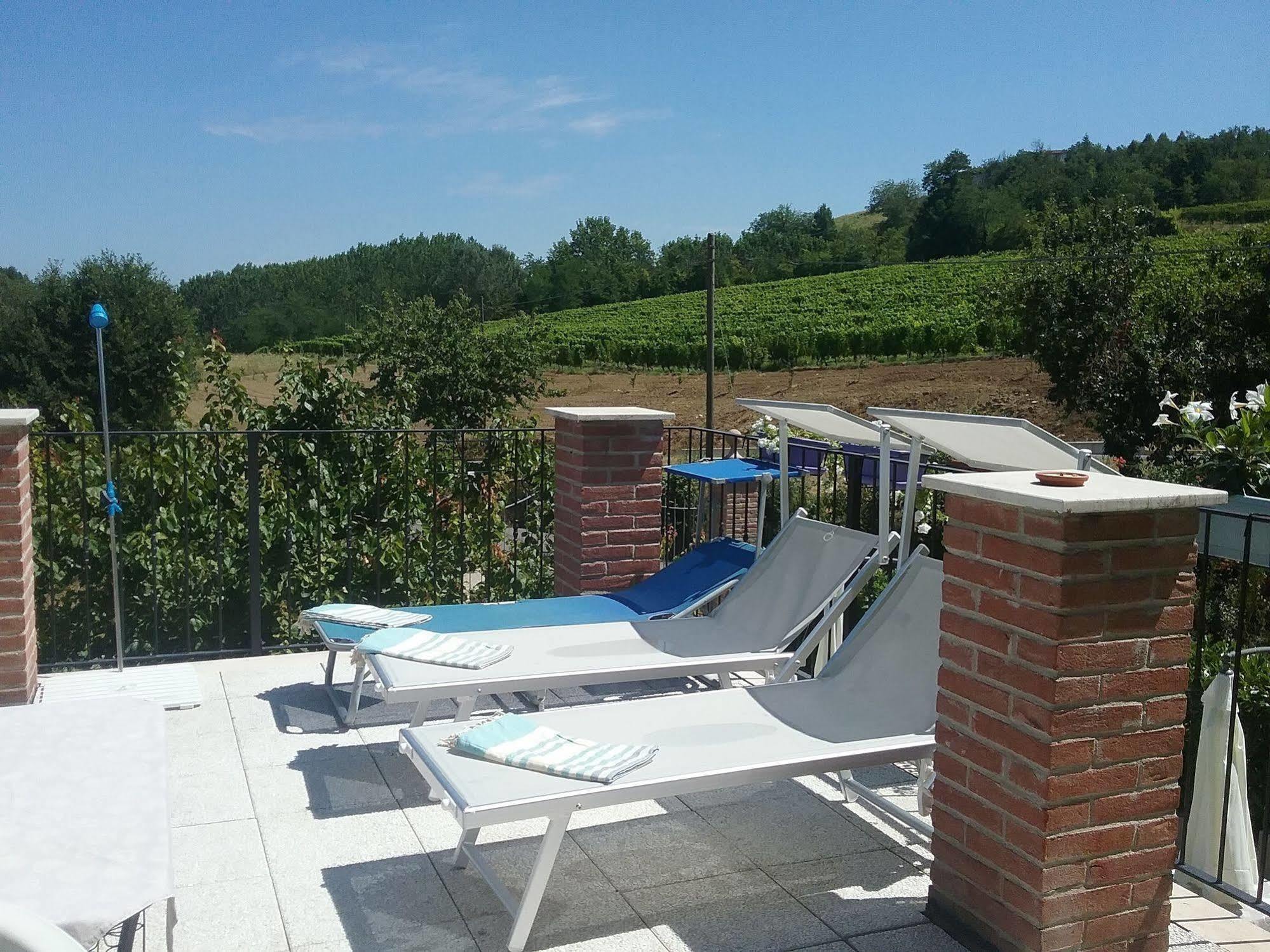 La Terrazza Del Barbaresco Bed & Breakfast Neviglie Luaran gambar
