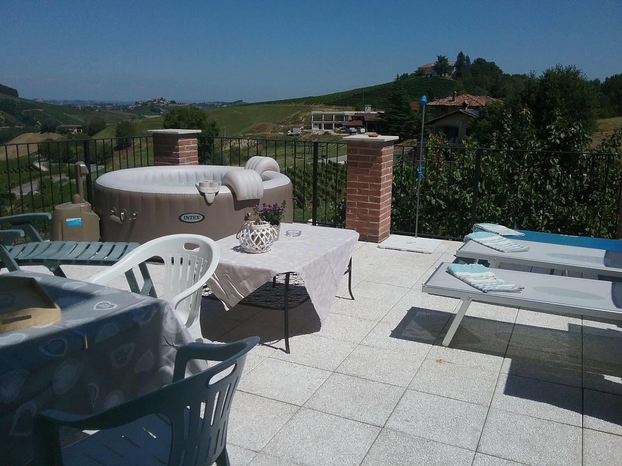 La Terrazza Del Barbaresco Bed & Breakfast Neviglie Luaran gambar